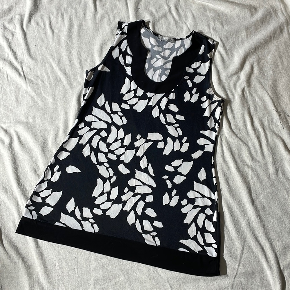 On Carnaby sleeveless black & white top, 17.5” pit to pit